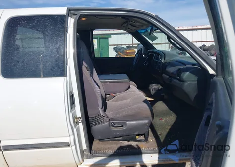 2000 Dodge Ram 1500 St z USA, uszkodzony, nr VIN 3B7HC13Y7YG136702